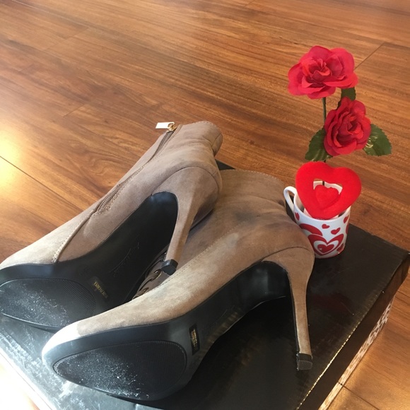 Boots - Picture 3 of 4